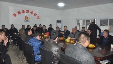 湖州質(zhì)檢站站長、桐鄉(xiāng)建筑業(yè)協(xié)會指導(dǎo)小組一行實地考察立信建設(shè)東湖金悅項目