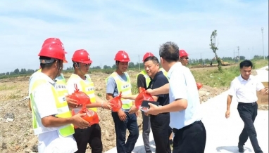 立信丨嘉興市教育局領(lǐng)導高溫慰問送清涼，殷殷關(guān)懷鼓干勁