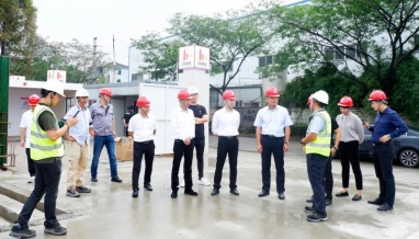 立信新聞 | 桐鄉(xiāng)市政府副市長徐剛一行視察我集團年產100萬套汽車智能駕駛產品（雷達、攝像頭）建設項目